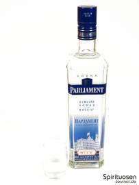 Parliament Vodka Glas und Flasche