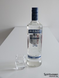 Smirnoff Twist Blueberry Glas und Flasche