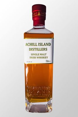 Achill Island Single Malt Bordeaux Cask Finish eine Flasche Achill Island Single Malt Bordeaux Cask Finish