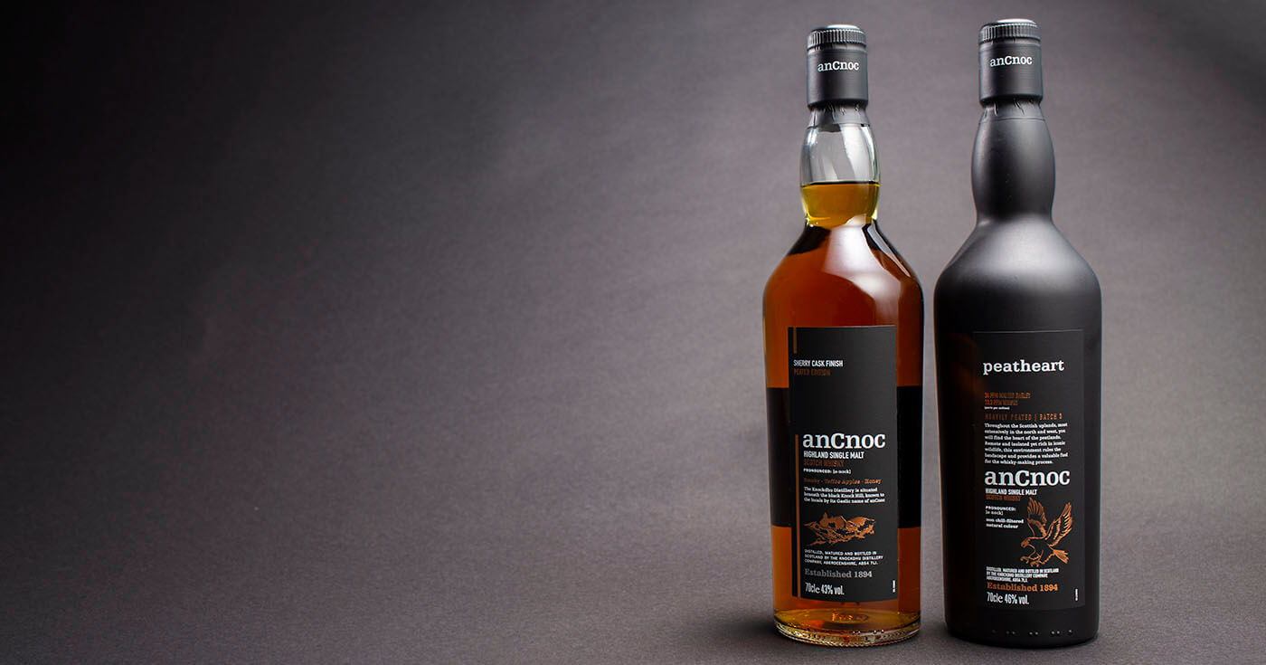 Neuer Vertrieb: Knockdhu Distillery stellt zwei torfige anCnoc Single Malts vor
