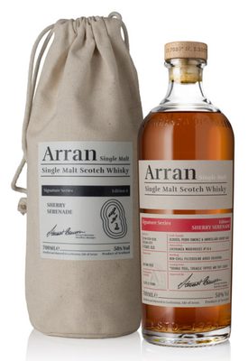 eine Flasche Arran Signature Series Edition 4 „Sherry Serenade“ samt Stoffbeutel