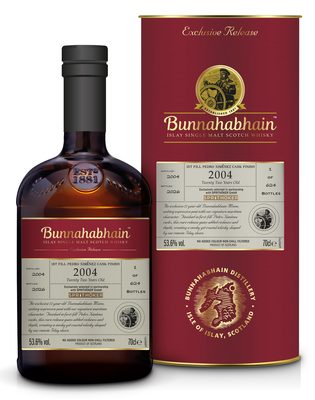 Bunnahabhain Mòine 2004 22 Jahre eine Flasche Bunnahabhain Mòine 2004 22 Jahre nebst Geschenkhülle