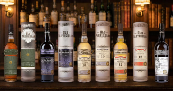 Douglas Laing Old Particular Series die Montage zeigt aufgereihte Flaschen Whisky