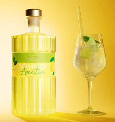 Feller Amalfi Zitrone Likör eine Flasche Feller Amalfi Zitrone Likör nebst Glas