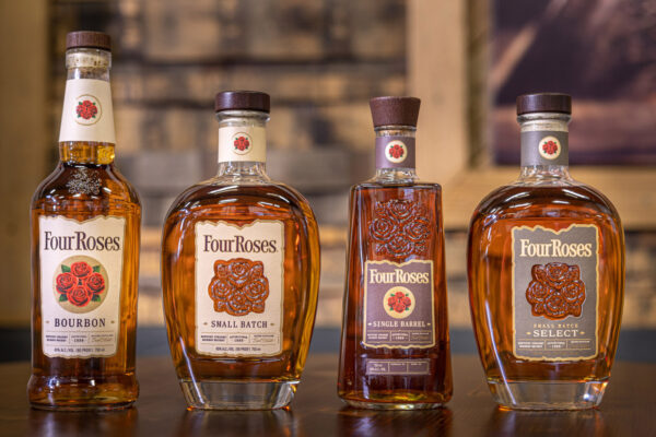 das Foto zeigt die Range von Four Roses aufgereiht