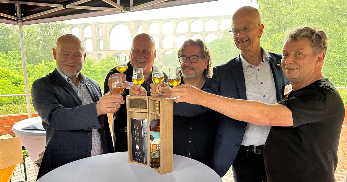 Dresdner Whisky Manufaktur: Hellinger 42 Göltzschtalbrücken Whisky ist da