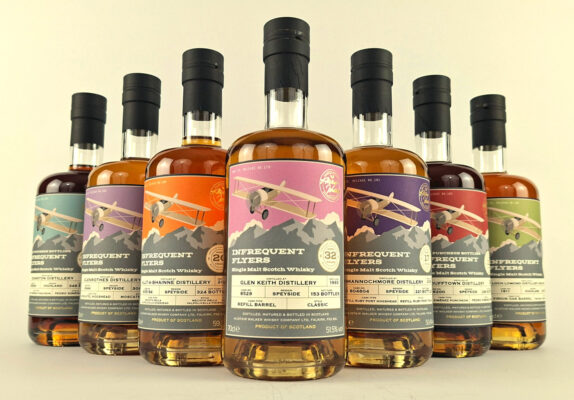 die Montage zeigt sieben Flaschen Whisky