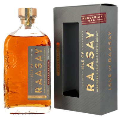 eine Flasche Isle of Raasay Hungarian Oak nebst Geschenkverpackung