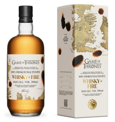 eine Flasche Kyrö Whisky of Fire nebst Geschenkverpackung