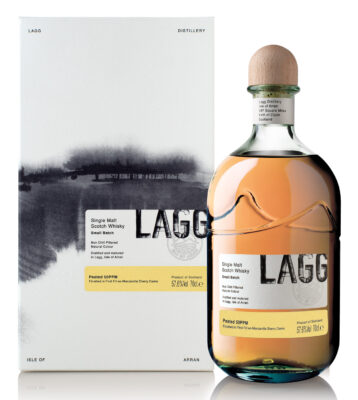 eine Flasche Lagg Small Batch Manzanilla Cask Finish nebst Geschenkverpackung