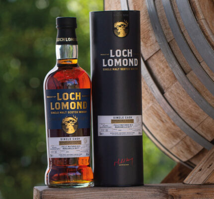 Loch Lomond Single Cask Vintage 2018 2nd Fill Manzanilla Butt eine Flasche Whisky nebst Geschenkhülle und Holzfass