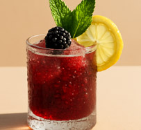 „Sunset Smash“: Maker’s Mark Bourbon im fruchtig-beerigen Drink
