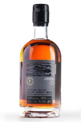 Outlaw Rum Founders' Release Islay Pinot Noir Cask eine Flasche Outlaw Rum Founders' Release Islay Pinot Noir Cask