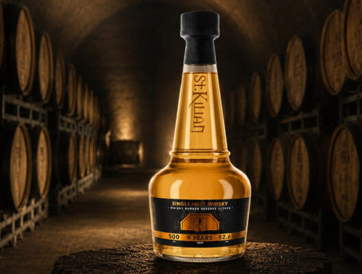 Whisky Bunker Reserve II / 2026 eine Flasche Whisky Bunker Reserve II / 2026 in einem Fasskeller