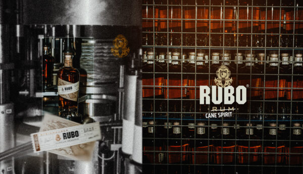 die Montage zeigt Flaschen der Rubo Aureum Réserve Edition bei der Abfüllung
