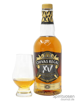 Chivas Regal XV eine Flasche Chivas Regal XV nebst Glas