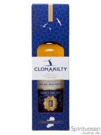 eine Flasche Clonakilty Double Oak Cask in einer Geschenkverpackung