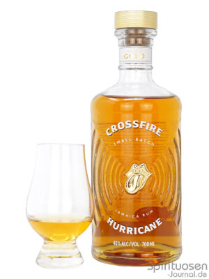 Crossfire Hurricane Gold Rum eine Flasche Crossfire Hurricane Gold Rum nebst Glas