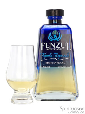 Fenzul Reposado eine Flasche Fenzul Reposado nebst Glas