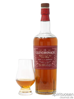 eine Flasche The Glendronach Ode to the Embers nebst Glas