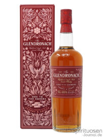eine Flasche The Glendronach Ode to the Embers nebst Geschenkverpackung