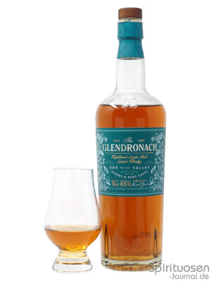 eine Flasche The Glendronach Ode to the Valley nebst Glas