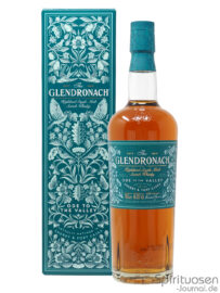 die Flasche The Glendronach Ode to the Valley nebst einer Geschenkverpackung