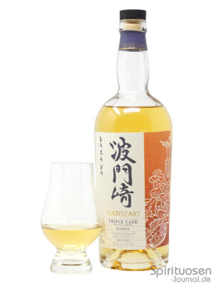 Hatozaki Triple Cask Reserve eine Flasche Hatozaki Triple Cask Reserve nebst Glas