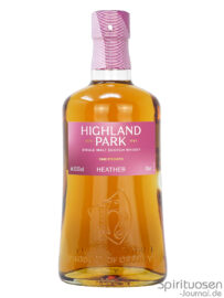 eine Flasche Highland Park Cask Strength: Heather von vorne