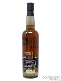 eine Flasche Indri Agneya von hinten