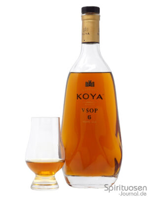 Koya VSOP eine Flasche Koya VSOP nebst Glas