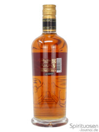 Pura Vida Añejo Rückseite eine Flasche Pura Vida Añejo von hinten