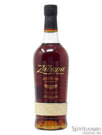 eine Flasche Ron Zacapa Solera Gran Reserva von vorne