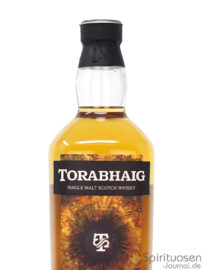 Torabhaig Distillers' Series Iona's First Edition Hals der Hals einer Flasche Torabhaig Distillers' Series Iona's First Edition