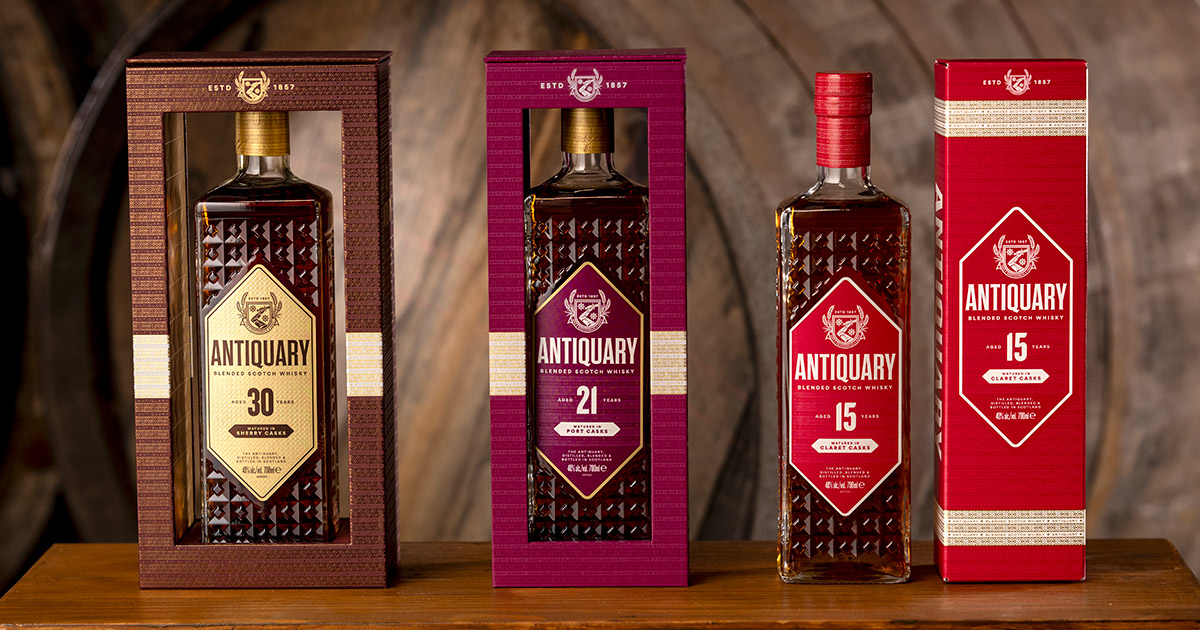 Tomatin Distillery: The Antiquary zeigt sich in neuem Look