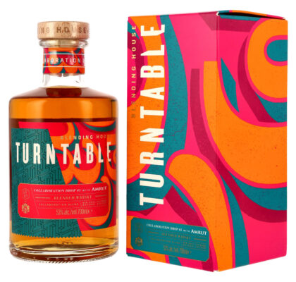 eine Flasche Turntable x Amrut Collaboration Drop 03 nebst Geschenkverpackung