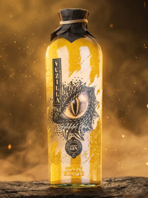 Yuzilla Gold Gin eine Flasche Yuzilla Gold Gin in der Wildnis